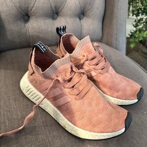 Adidas Boosts women’s boost sneakers size 7 barley used